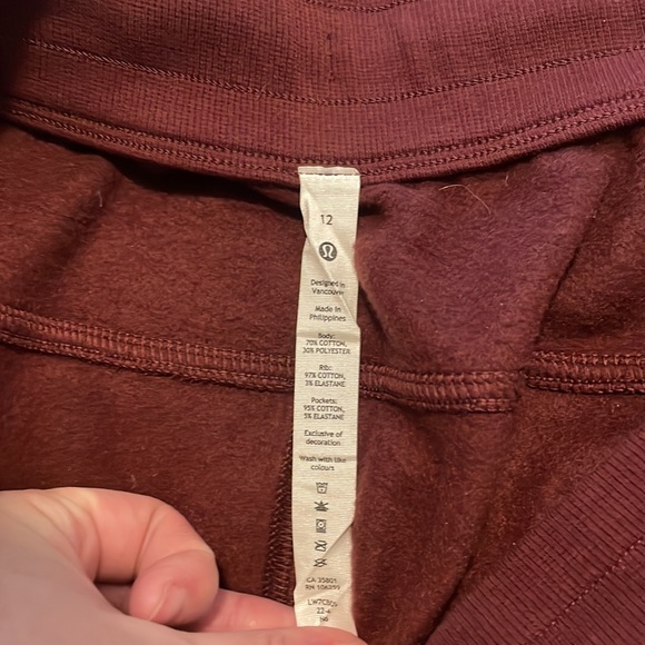 Lululemon Scuba High-Rise Short 5" in Red Merlot EUC - Picture 7 of 8